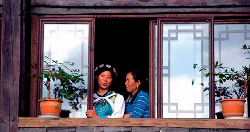 go to "Naxi mother and daughter" Lijiang , Yunnan, China, image page